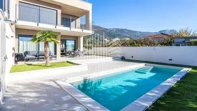 split, luxury villa, for 6 months or one year rent - slika 50