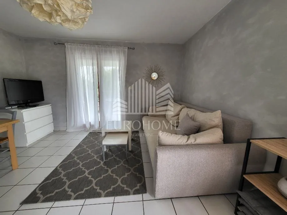 kuća sa 5 apartmana i bazenom, 360 m2 njivice - slika 2