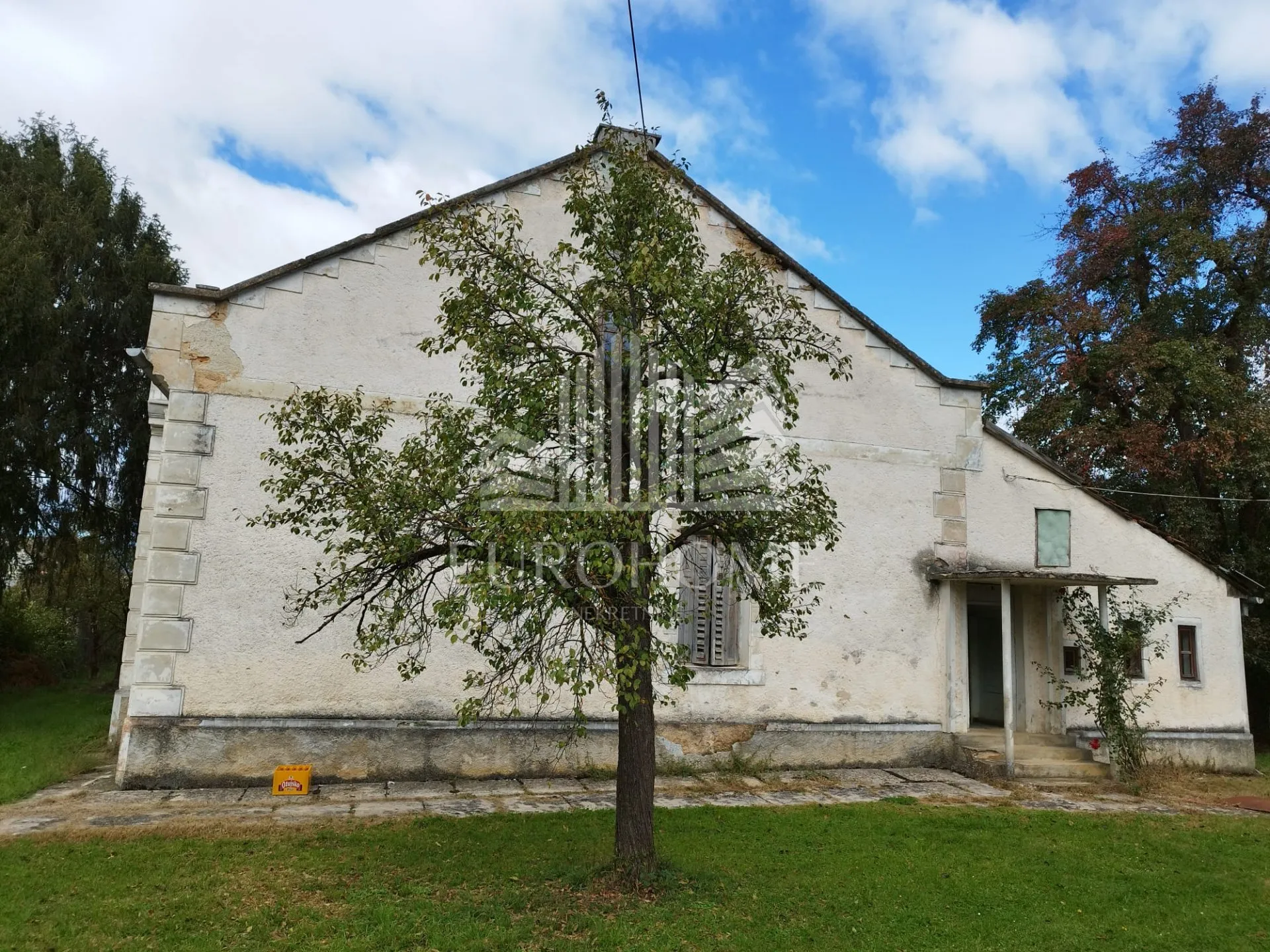 vila za renoviranje– investicijska prilika,uz sami centar otočca! - slika 2