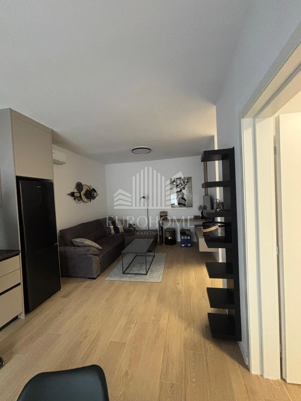stan 45 m², novogradnja, garaža, balkon, najam - slika 5