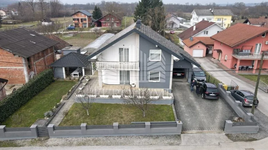 kuća 320m2, 2 stana+garaža+zemljište za opg u lukarišću - slika 3