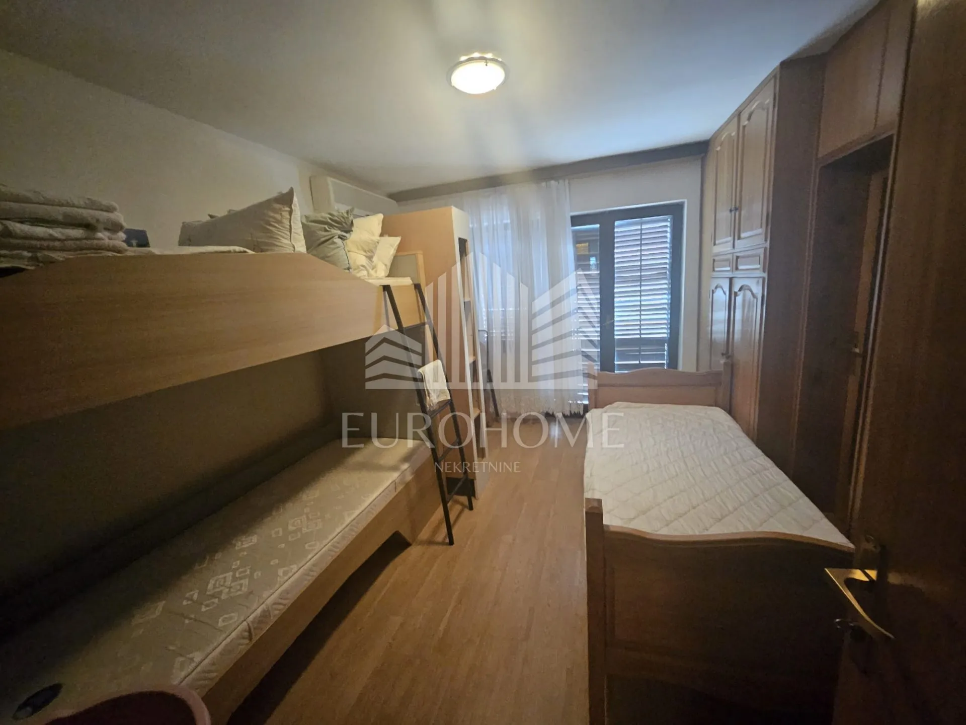 starigrad, kuća katnica,tri etaže, 50m od mora - slika 12