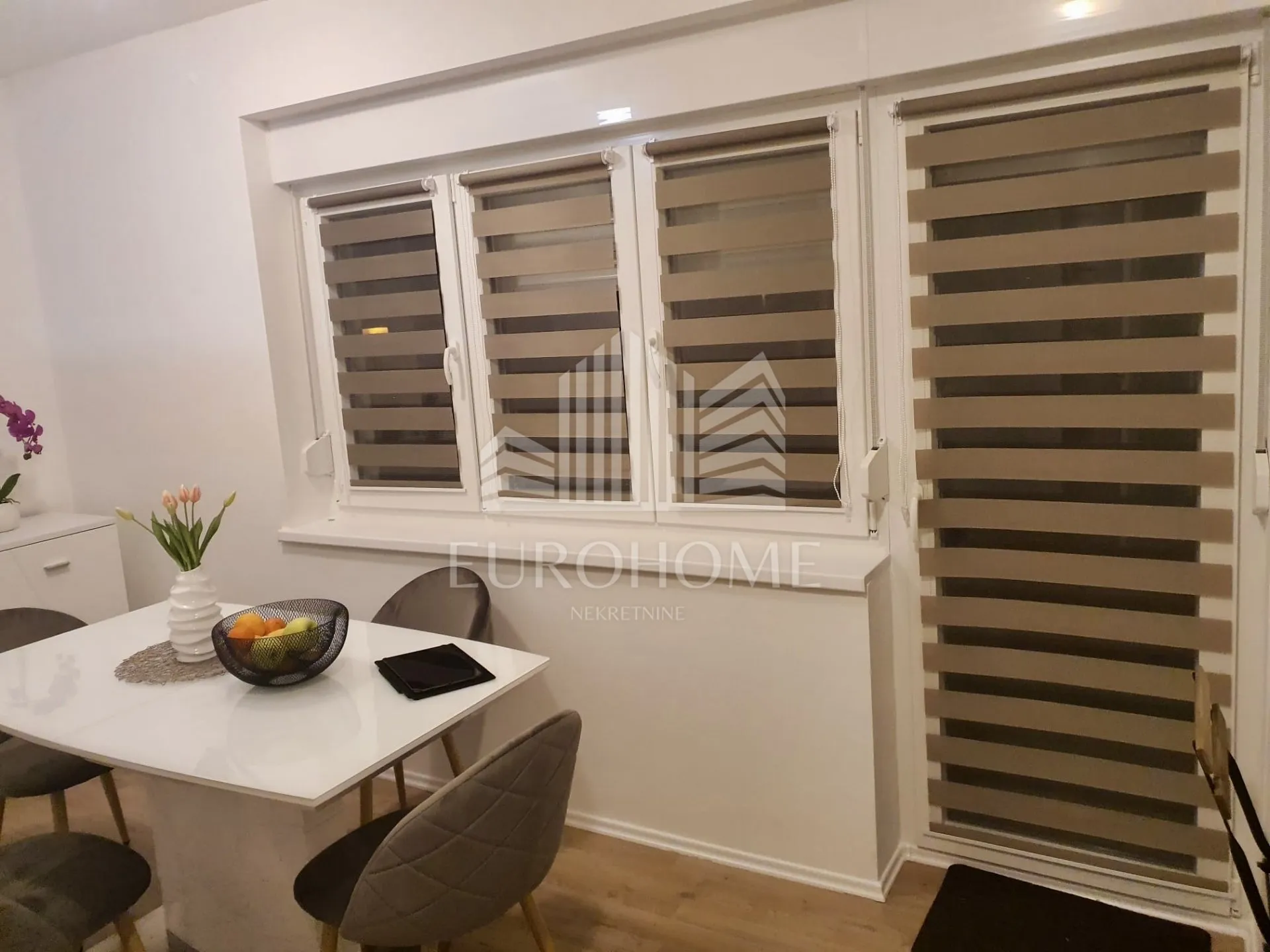 trosoban stan 55m2, svetice, namješten - slika 9