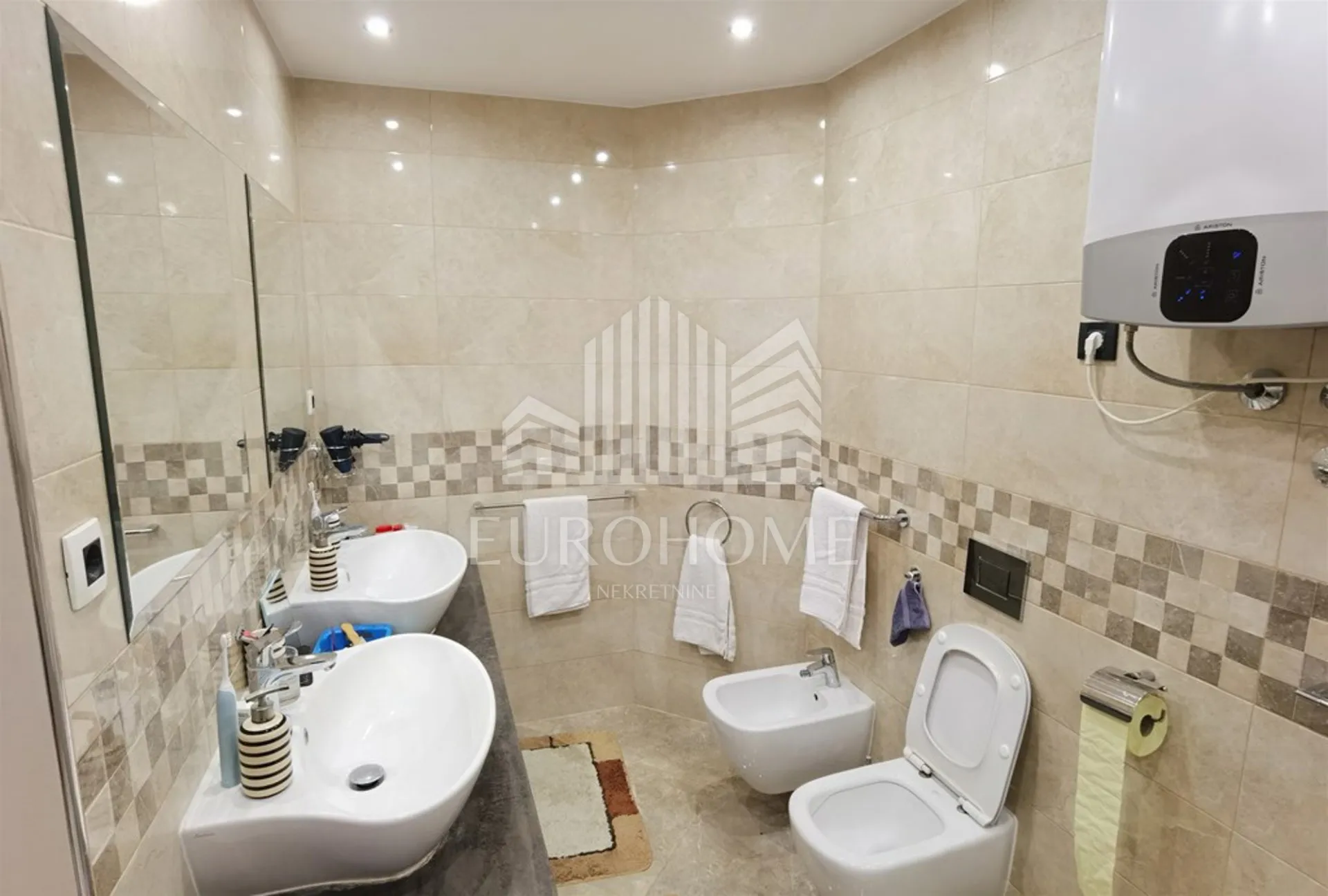privlaka, apartman prvi red do mora, vrt, garaža 16m2 - slika 8