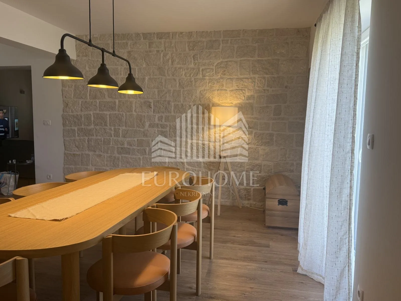 sinj, otok, najam nova kamena kuća, 200m2 - slika 1