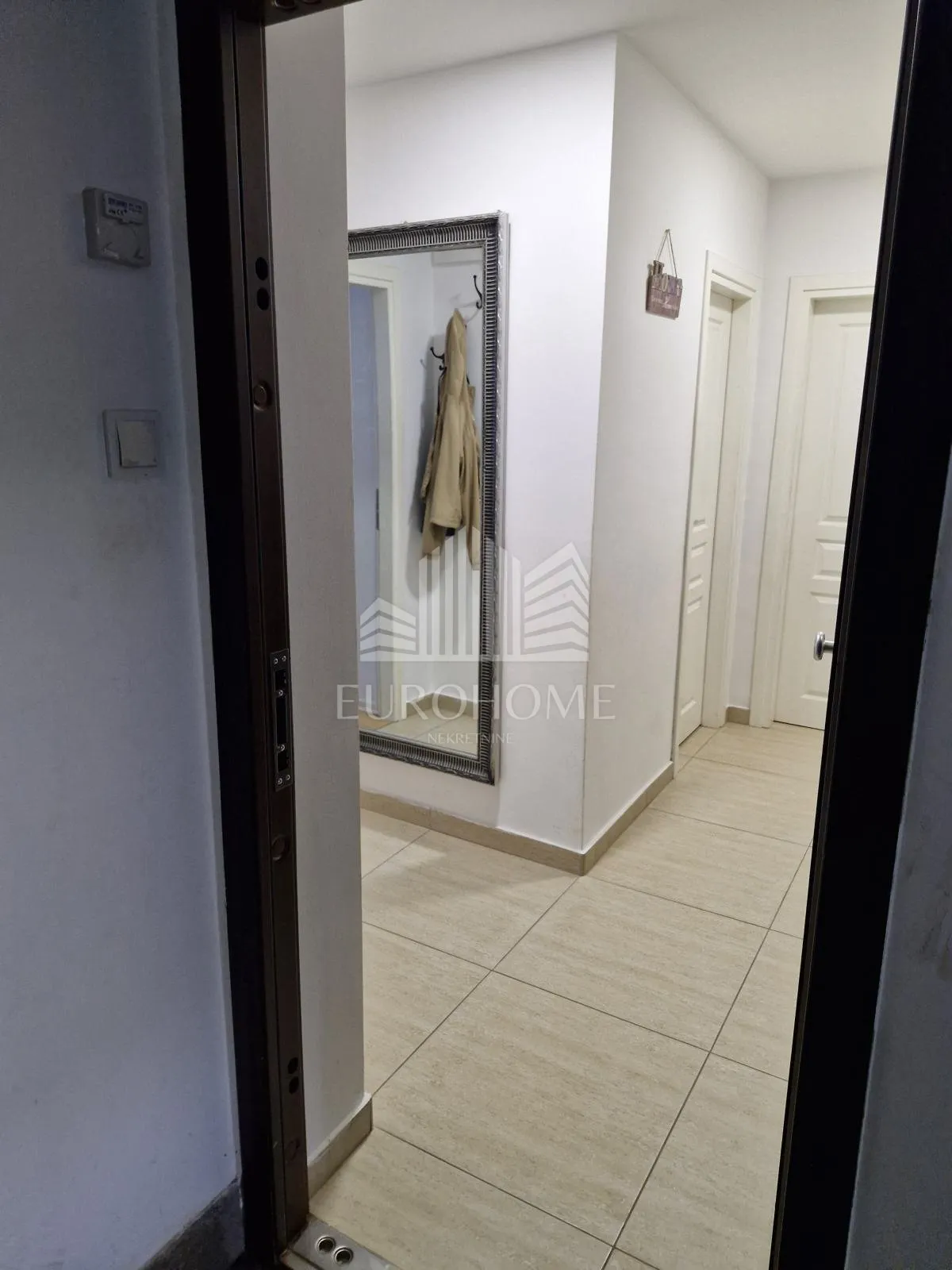 moderan 3-soban stan za najam u trnskom 60 m² - slika 11