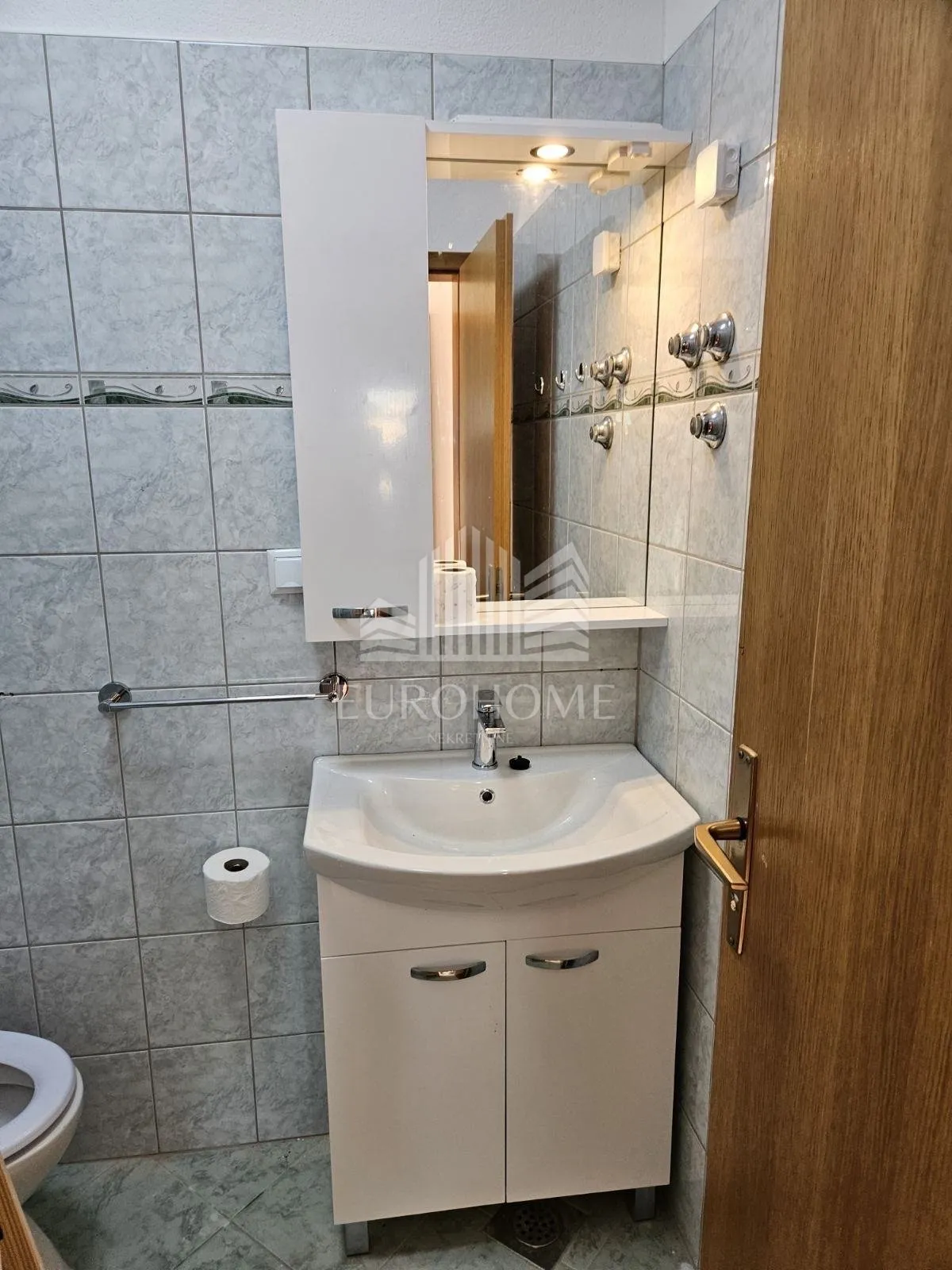 seget vranjica- 3 apartmanske jedinice u jednoj, 80m2 - slika 12