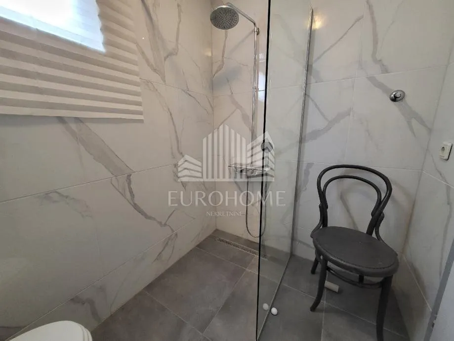 kuća sa 5 apartmana i bazenom, 360 m2 njivice - slika 9