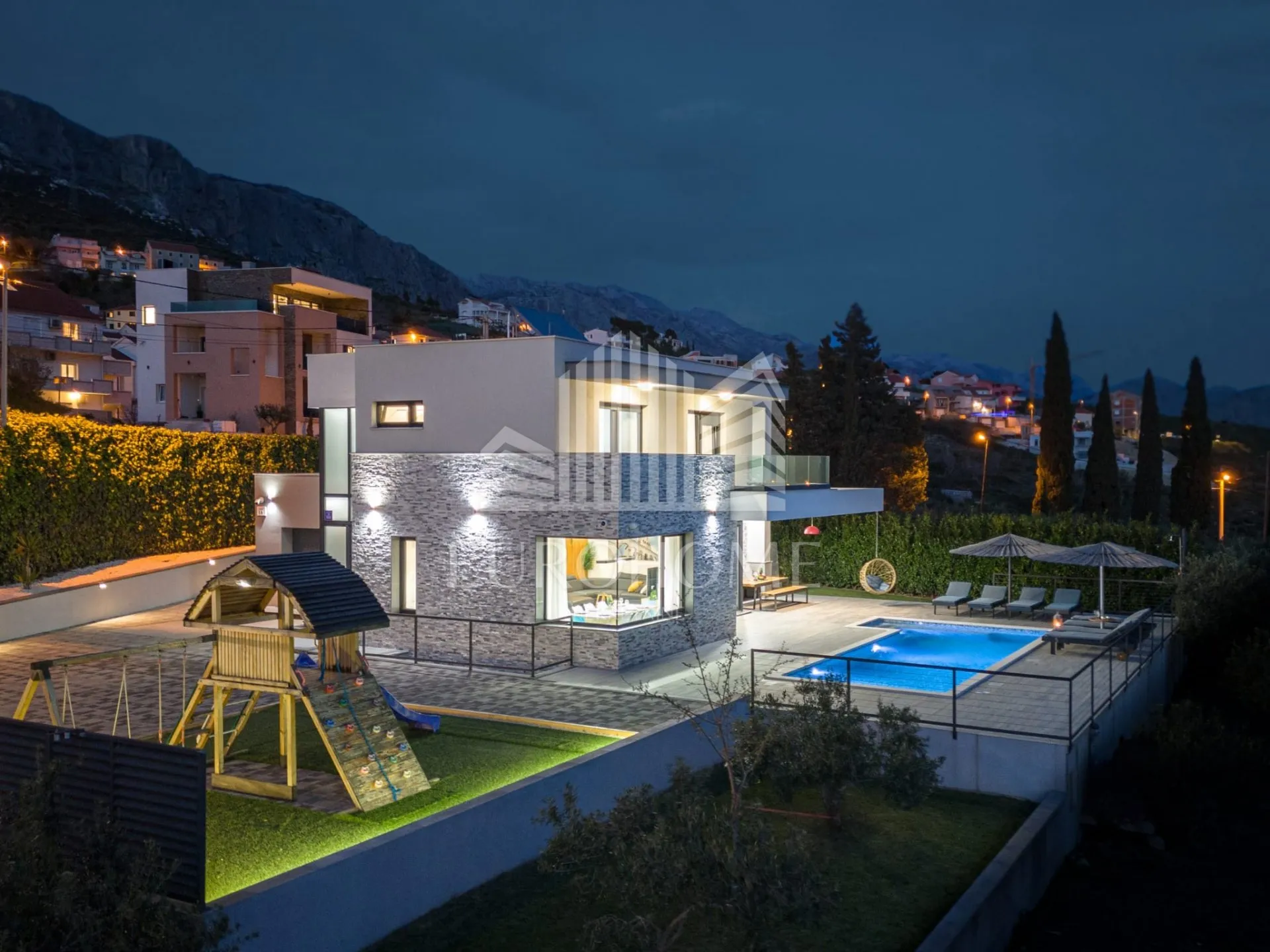 split, impresivna villa, 4 spavaće sobe, 195m2 - slika 21