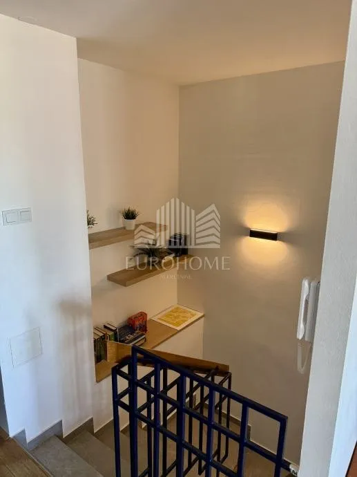 martinovka - adaptiran dvoetažni 4-s stan, 128.5 m², 2 lođe - slika 11