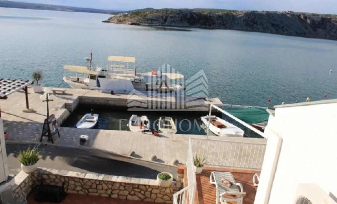 maslenica-kuća s 4apartmana+ugos.objekt,1. red do mora,550m2 - slika 12
