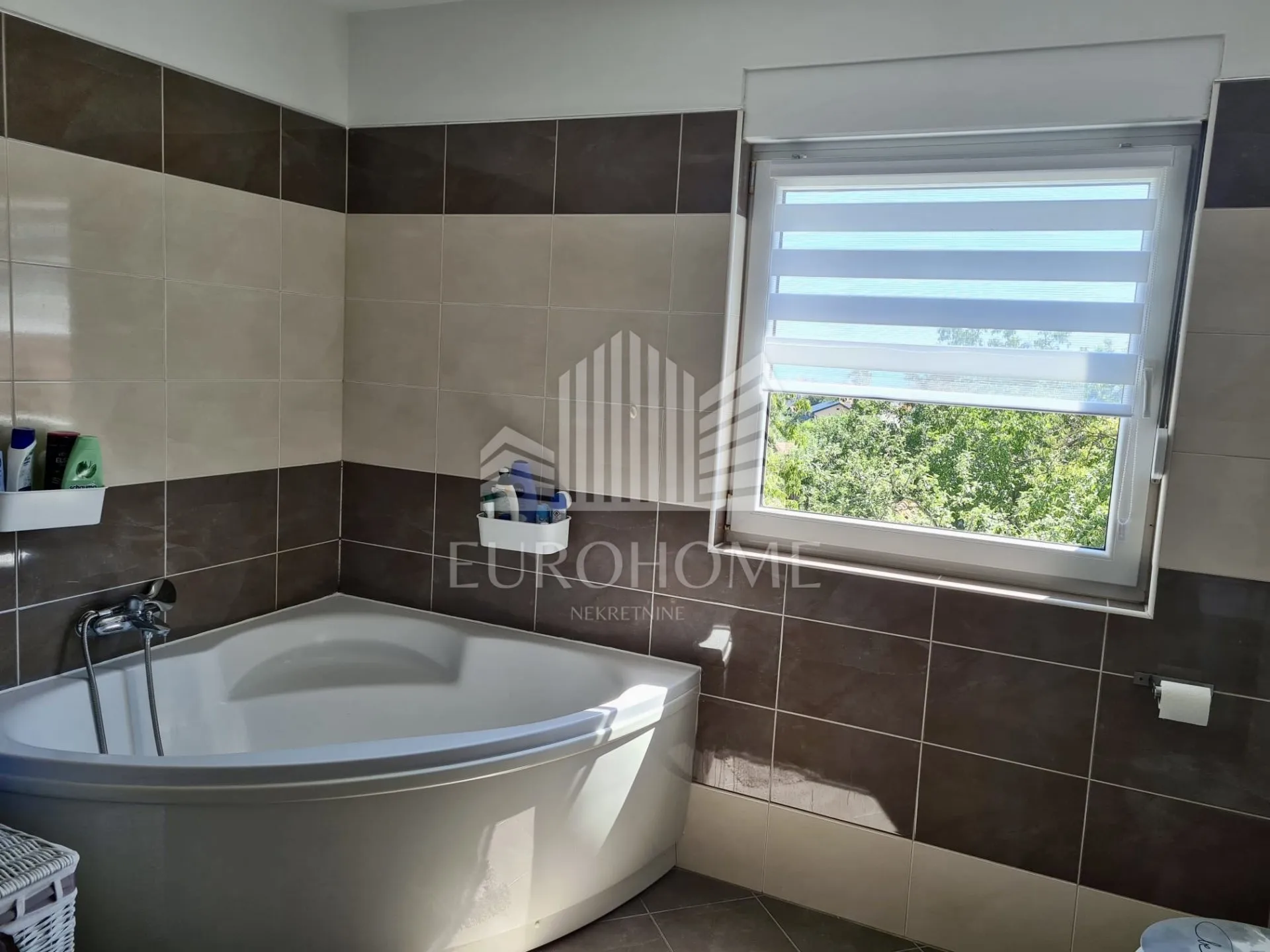 mikulići - kuća na tri etaže 1.607€/m2 - slika 15