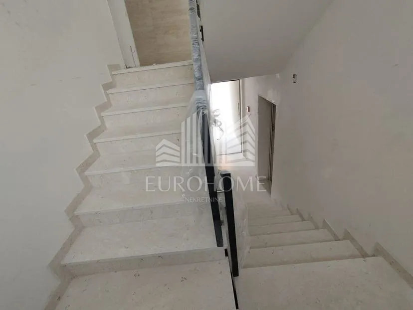 vodice, luksuzni stan uz plažu s5, top lokacija, garaža, 119m2 - slika 8