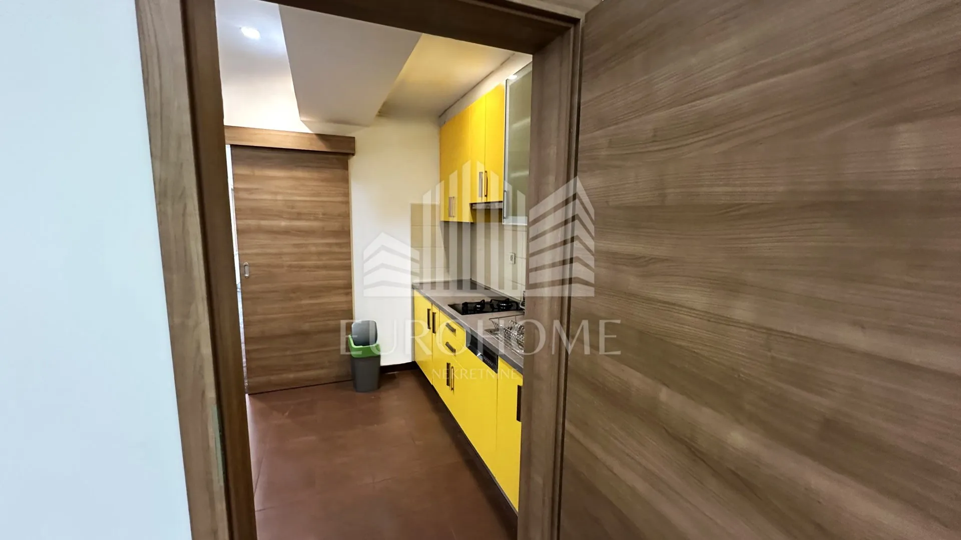 sniženo!!atraktivan poslovni prostor 311,44 m2,jaruščica - slika 24