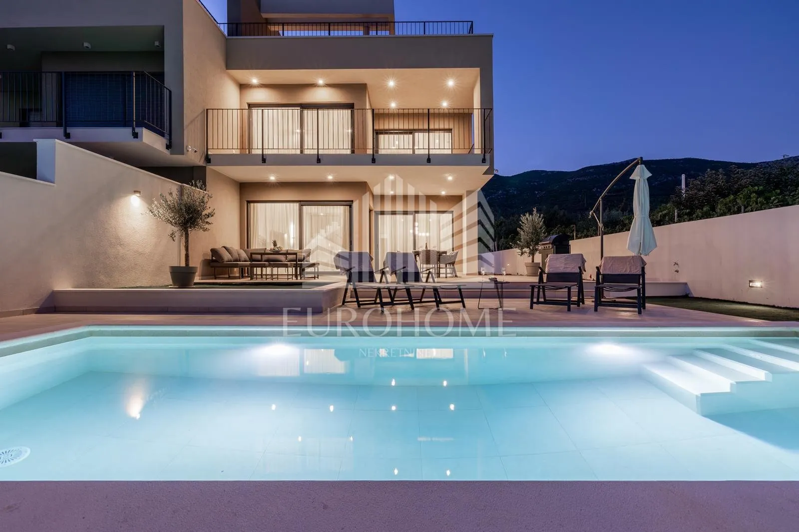 split, luxury villa, for 6 months or one year rent - slika 31