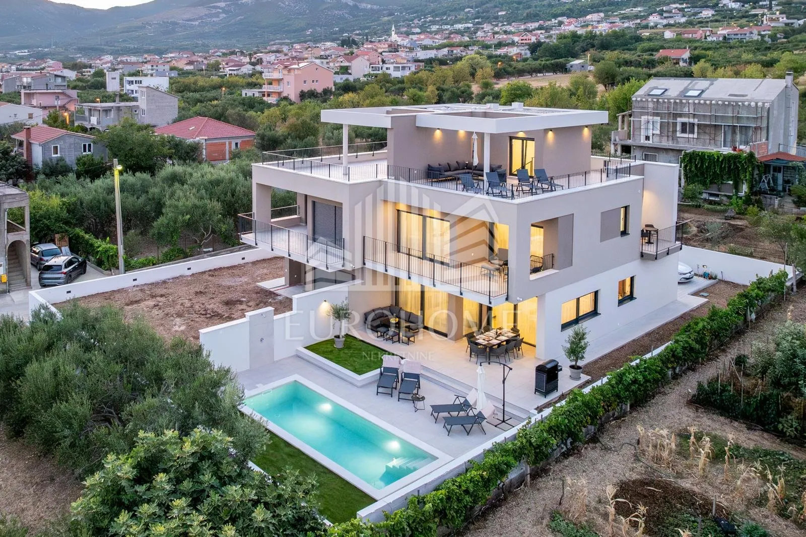 split, luxury villa, for 6 months or one year rent - slika 43