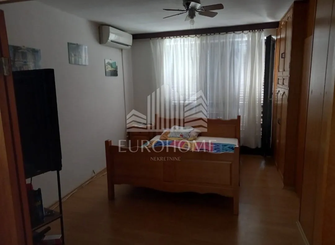 starigrad, kuća katnica,tri etaže, 50m od mora - slika 8
