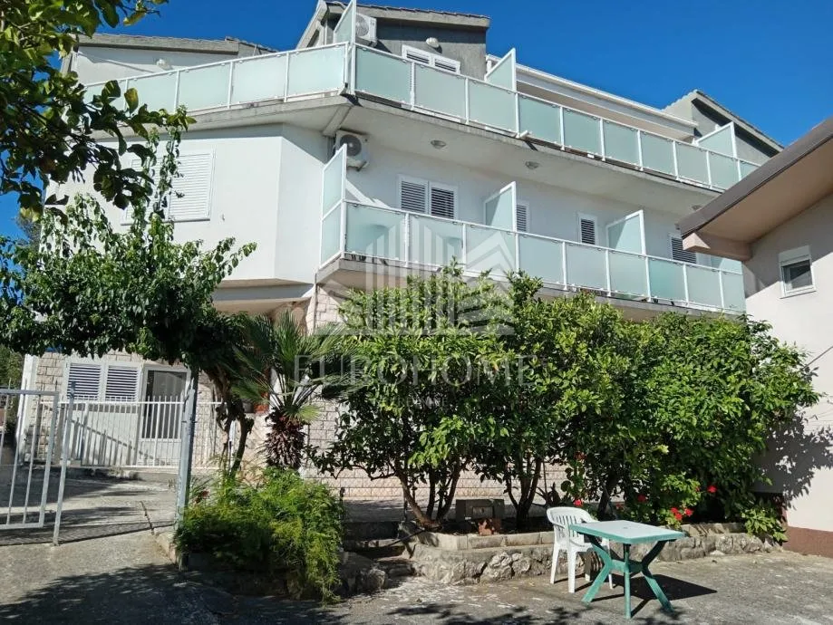 split, slatine, dvije ville uz more s apartmanima, 756m2 - slika 4