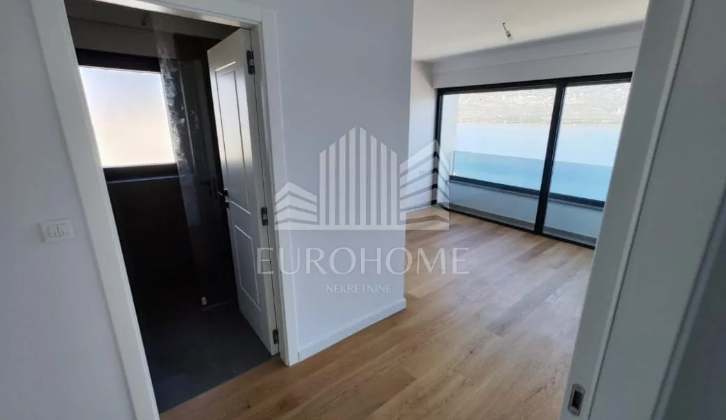 vinjerac, luksuzan penthouse odmah useljiv, 257m2, - prvi red do mora! - slika 6