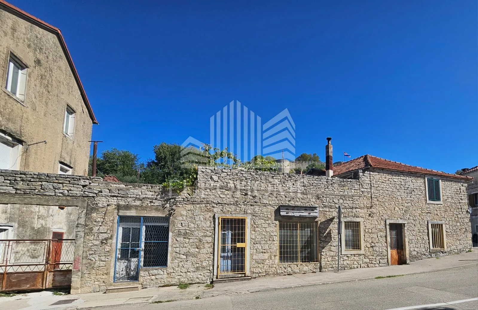 Centar Benkovca, prodaja zgrade za renovaciju,259m2 - Benkovac