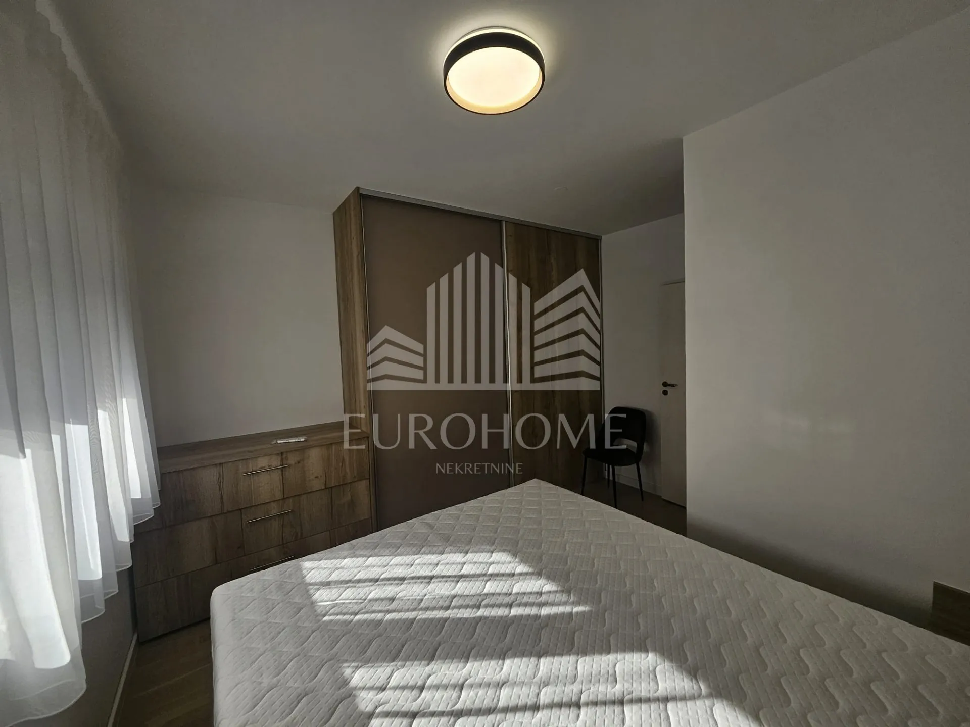 zadar-petrići, nov penthouese sa krovnom trasom i bazenom, potpuno namješten,146m2 - slika 11