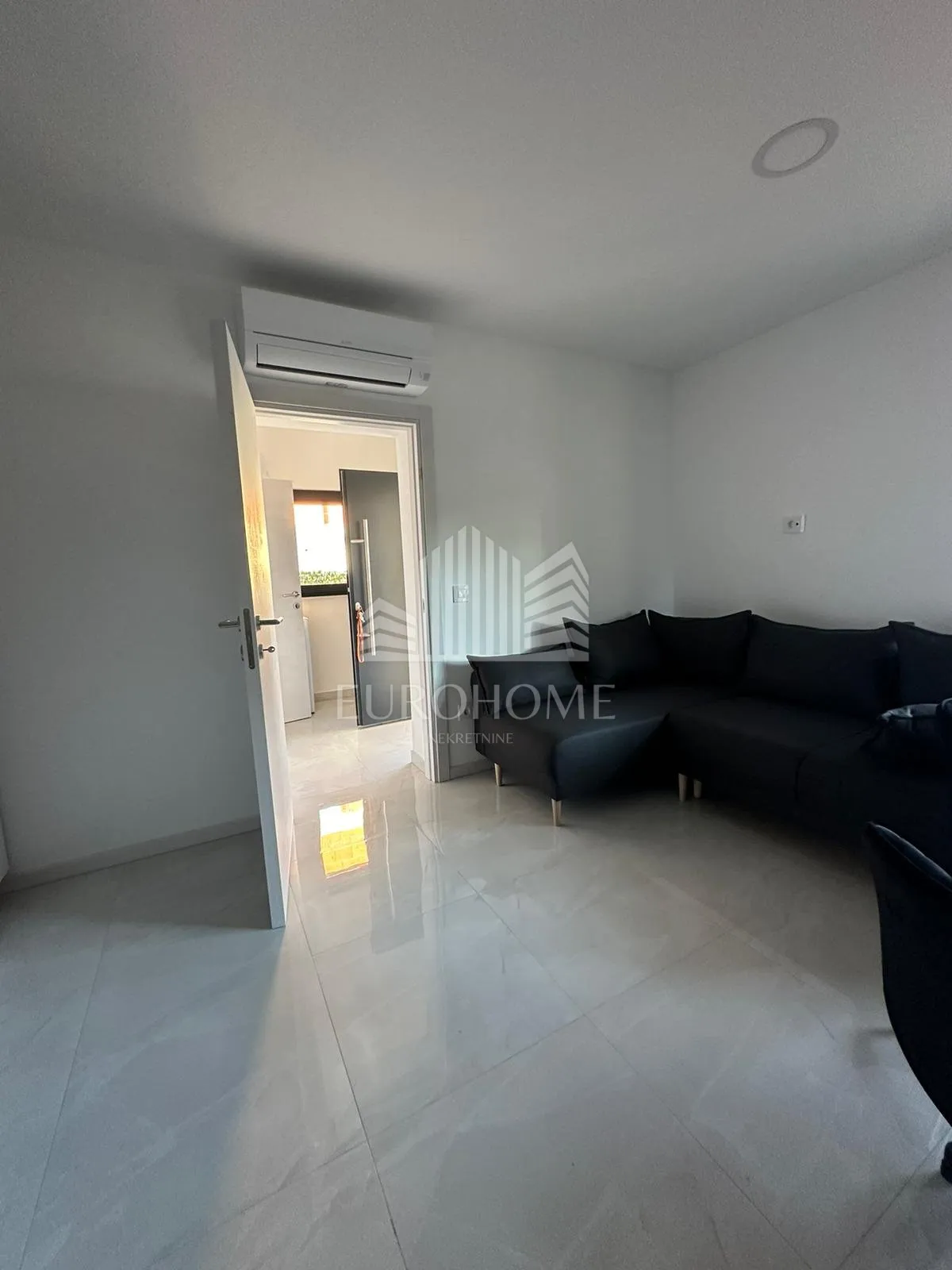 šibenik-vodice luksuzan kompletno namješten stan142.418m2 - slika 16