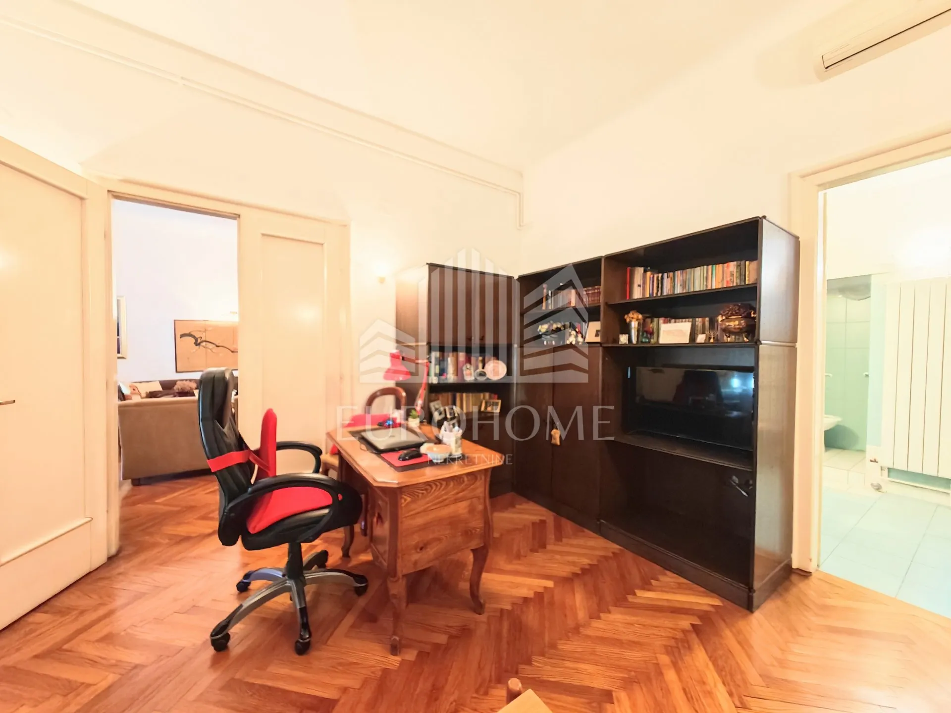 stan 165 m2 - centar - lift, ab kontrukcija, top lokacija - slika 10