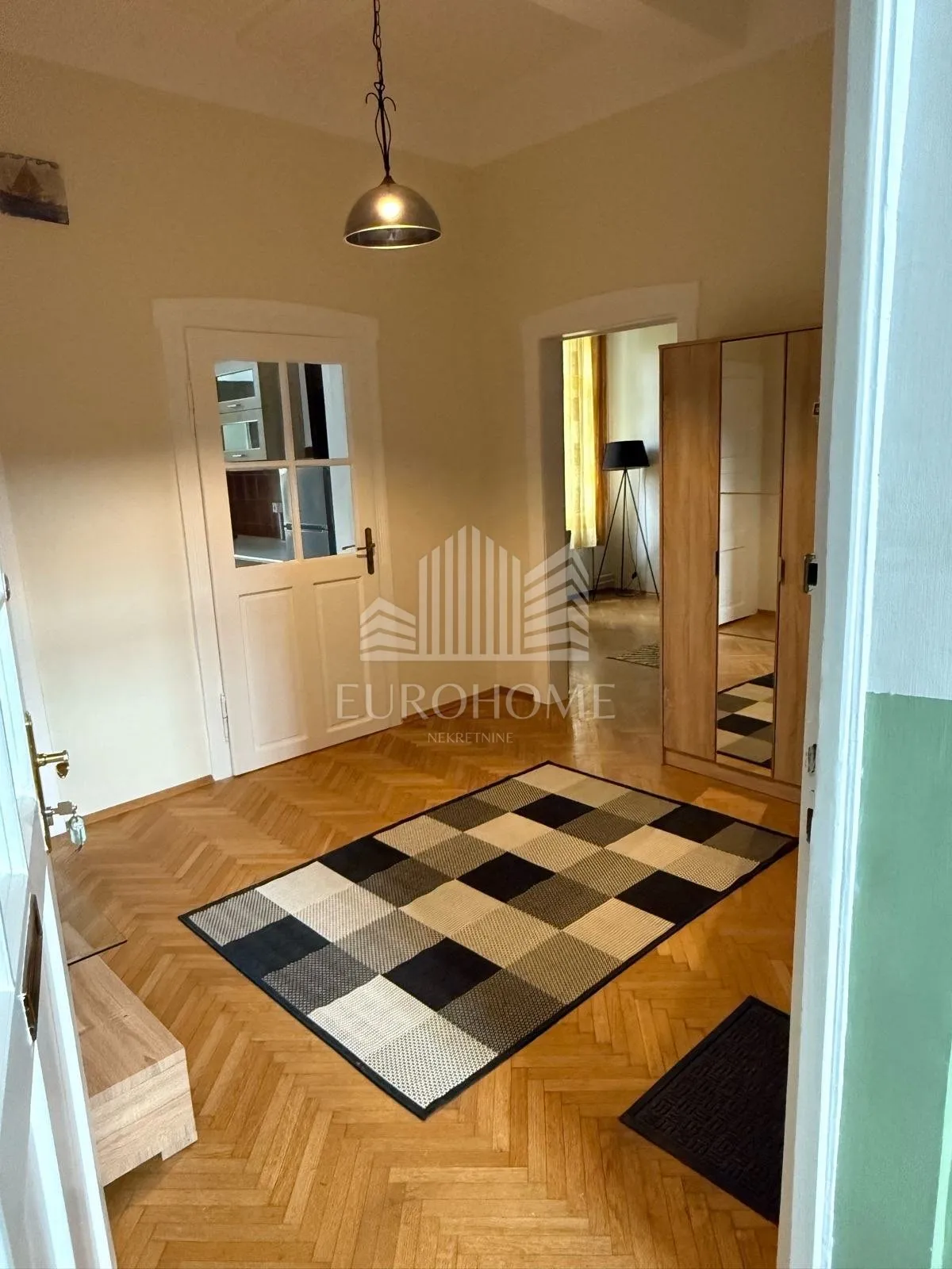 osijek,85.00 m2, novo adaptiran, komforan stan za najam - slika 18