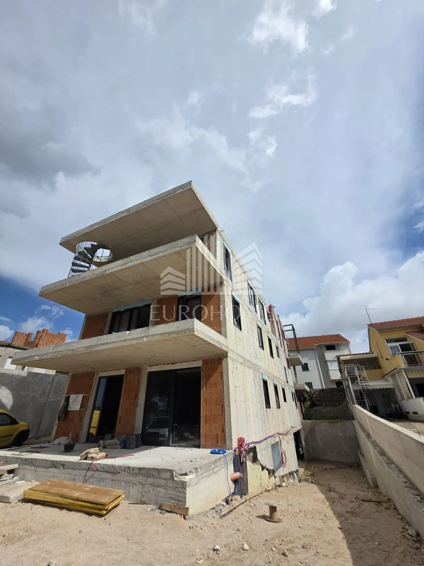 vodice, luksuzni stan uz plažu s2, top lokacija, garaža, 116.39m2 - slika 6