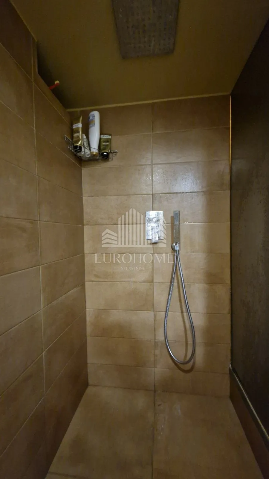 samostojeća kuća s 2 stana (110 m² + 58 m²), vrhovec - slika 16