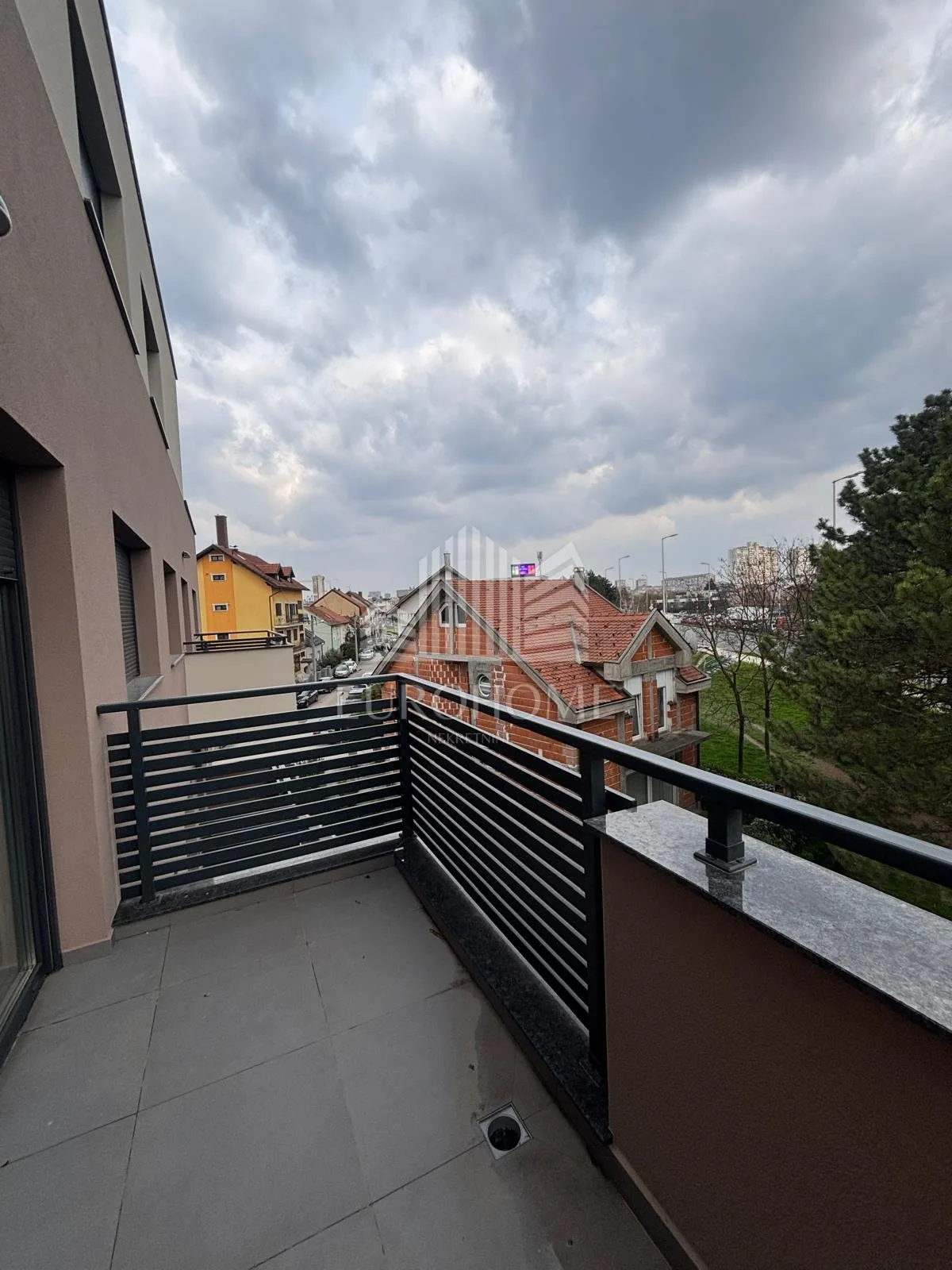 stan 45 m², novogradnja, garaža, balkon, najam - slika 12