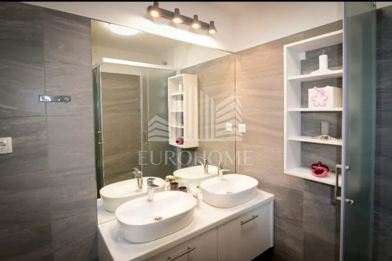 prilika! 2s stan sa dva studio apartmana+bazen+vrt! - slika 5