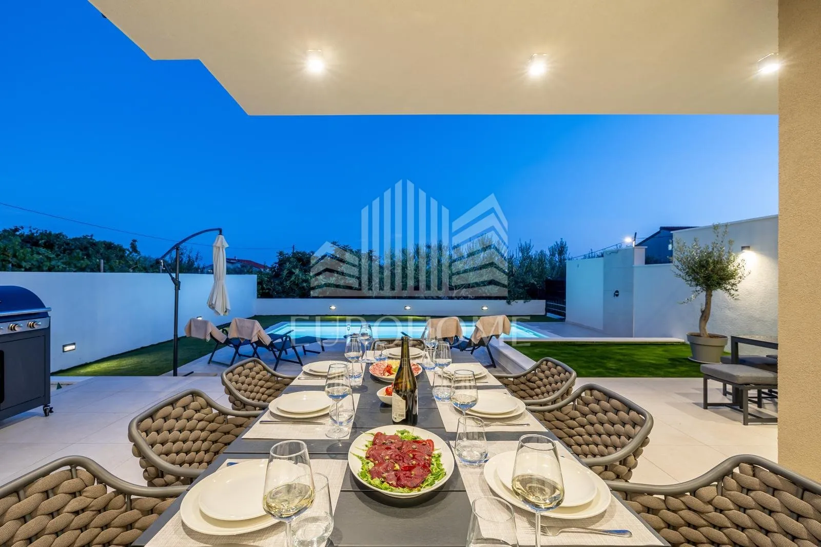 split, luxury villa, for 6 months or one year rent - slika 38