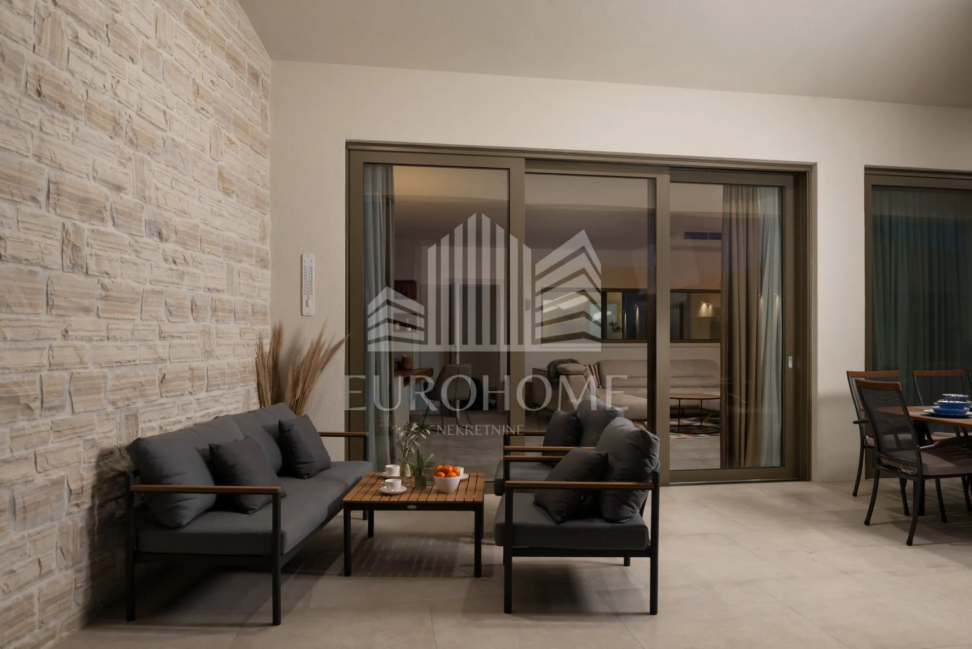 moderna ekskluzivna villa s basenom u smokoviću - slika 25