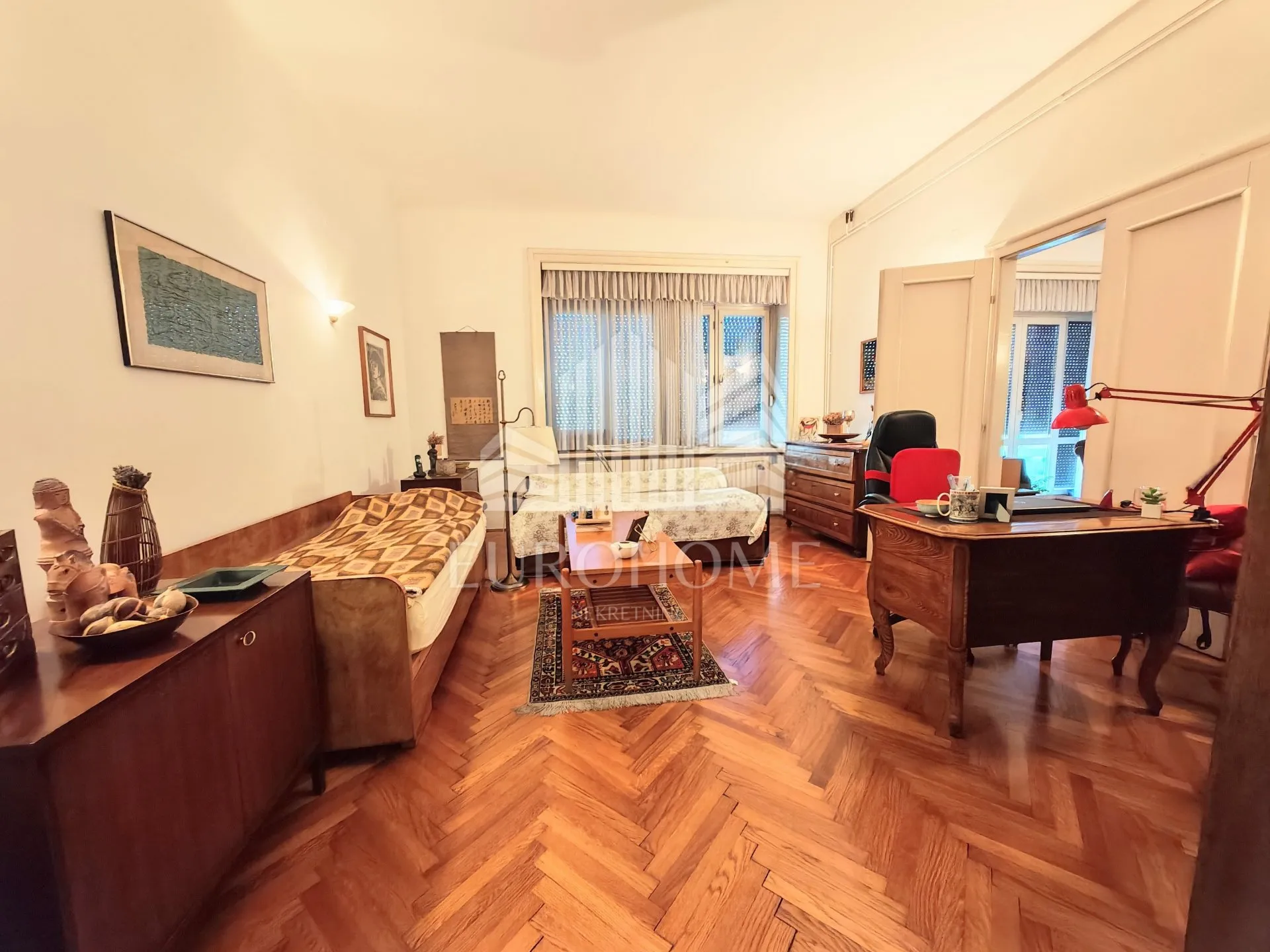 stan 165 m2 - centar - lift, ab kontrukcija, top lokacija - slika 9