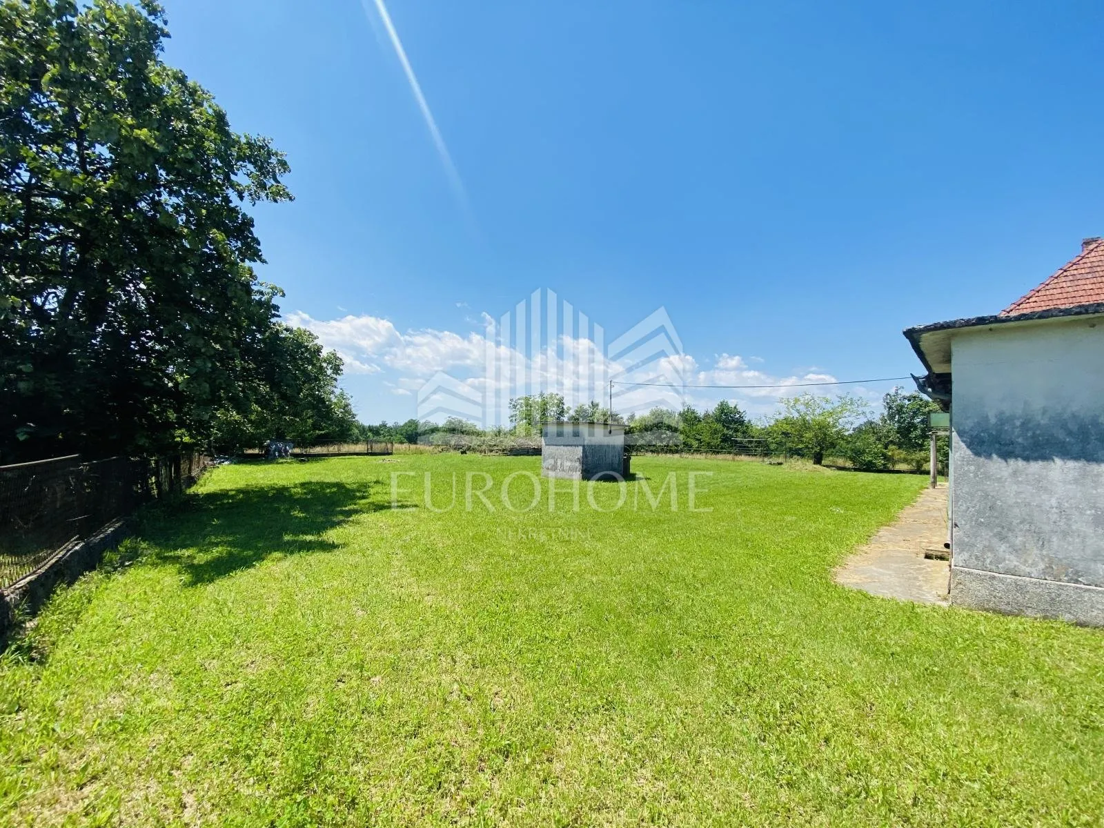 kuća: dvoranci, 184.00 m2 - ukupno 43300 m2 zemljišta - slika 8
