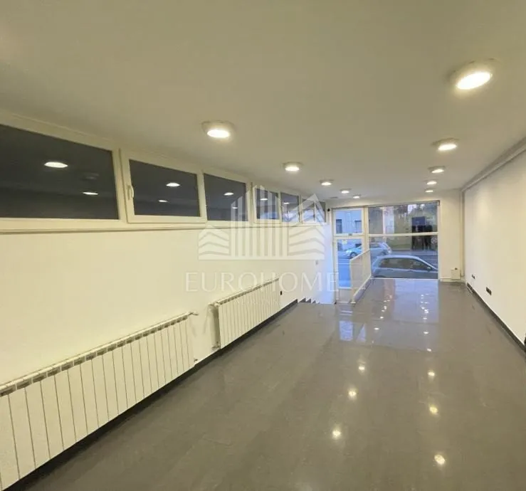 Črnomerec, poslovni prostor u prizemlju, 56.62 m2 s parkirnim mjestom - Zagreb
