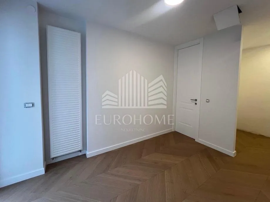 potpuno adaptiran dizajnerski 2-sobni stan | donji grad | balkon | 47 m² - slika 2