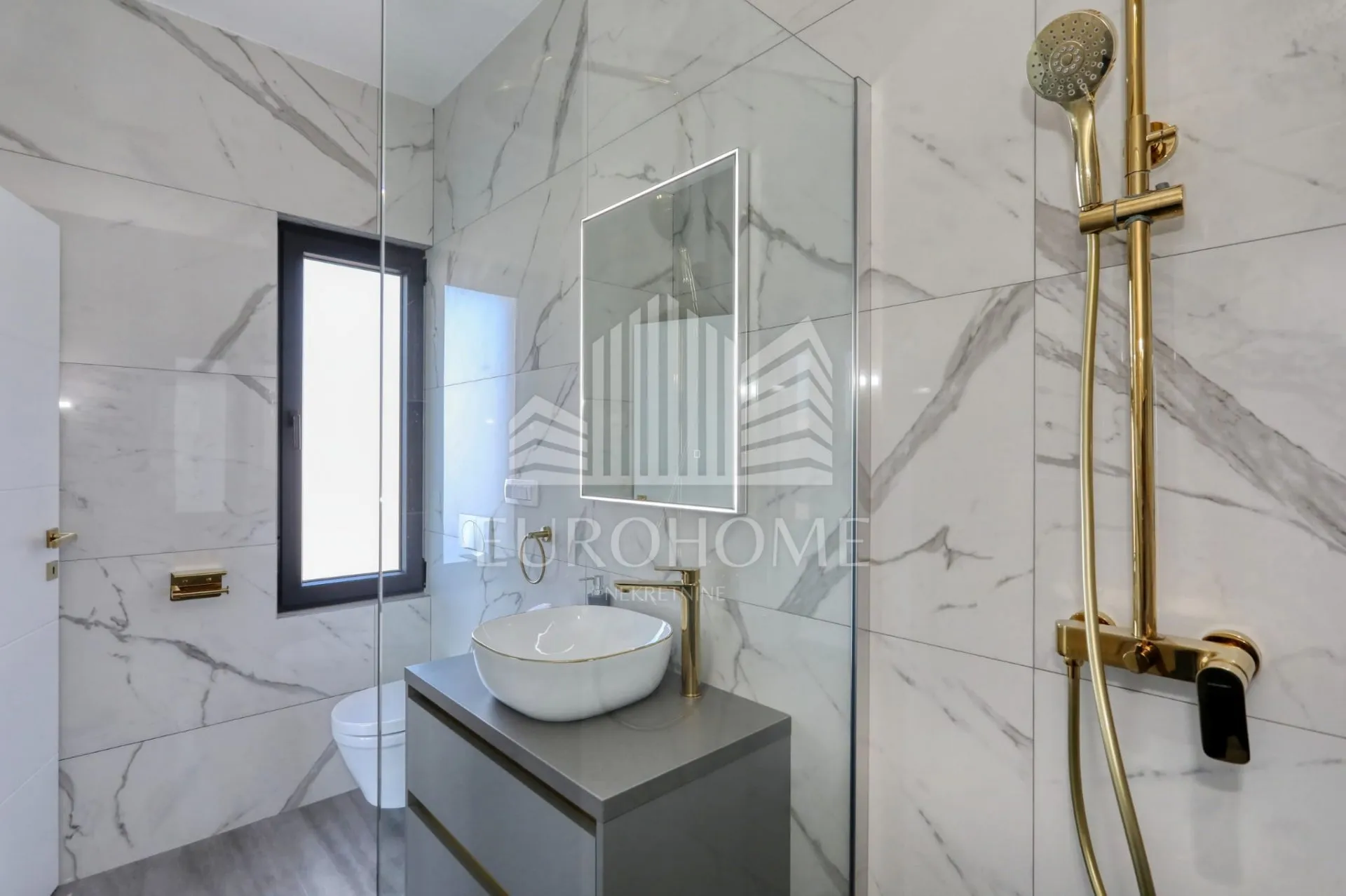 potpuno opremljena vila, privlaka (464 m2) - slika 21