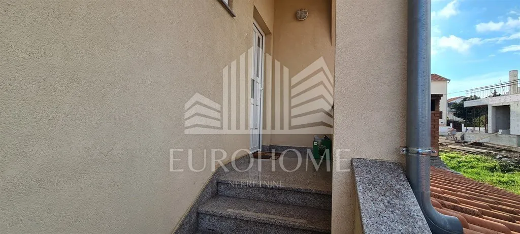 pakoštane, stan 62 m2 sa balkonom +2 parkirna mjestam +ostava 25m2 - slika 9