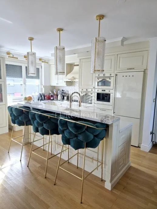 Penthouse, Vrbani, prvi red uz jezero, četverosoban + garaža - Zagreb