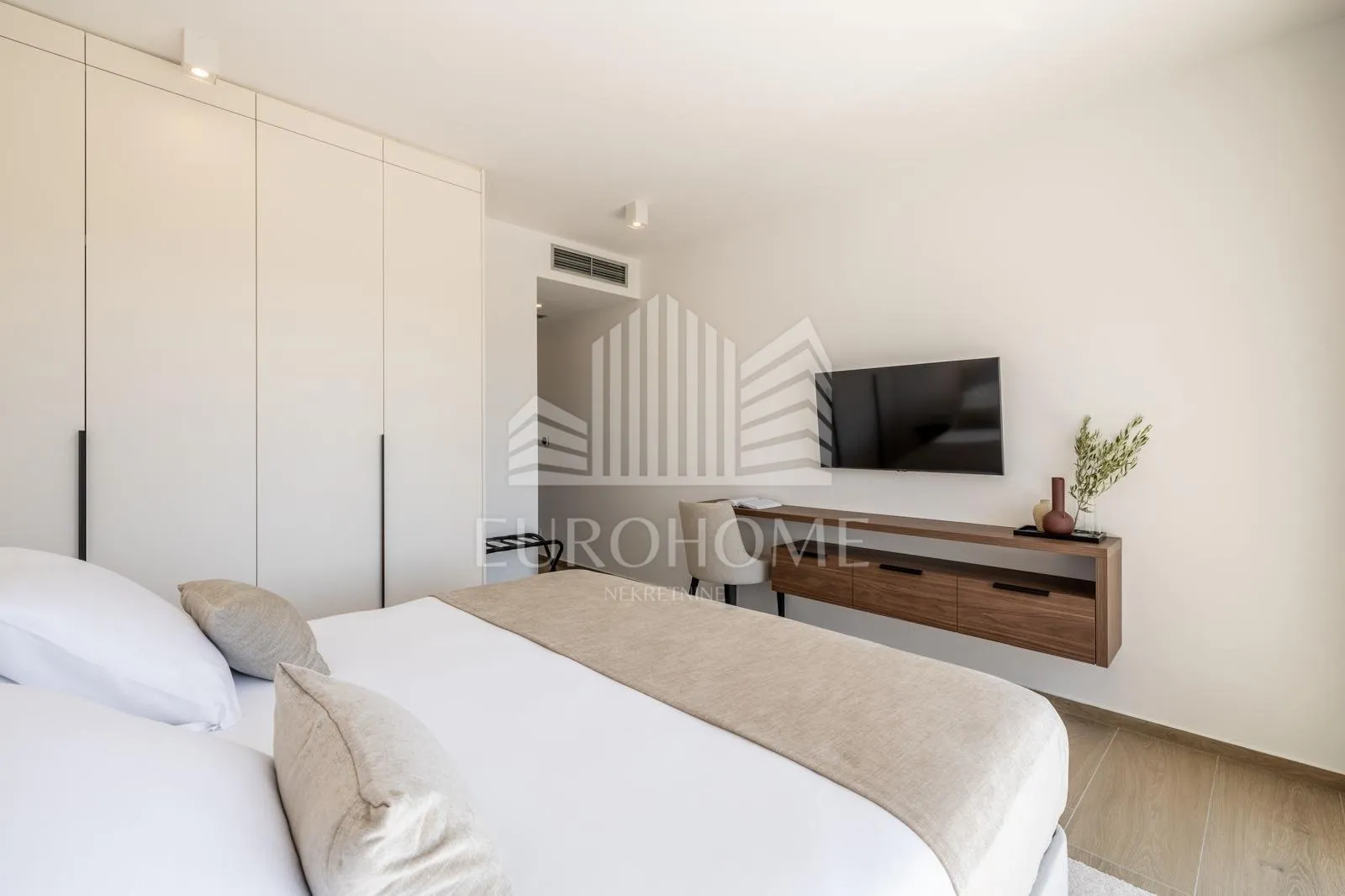 split, luxury villa, for 6 months or one year rent - slika 12