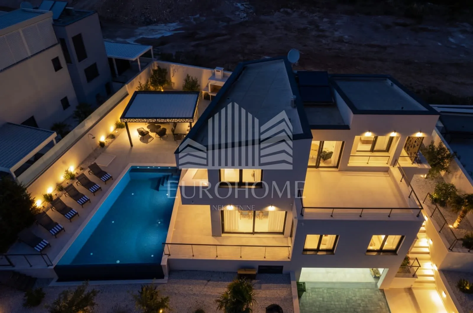split, podstrana, urbana villa 300m od mora - slika 34