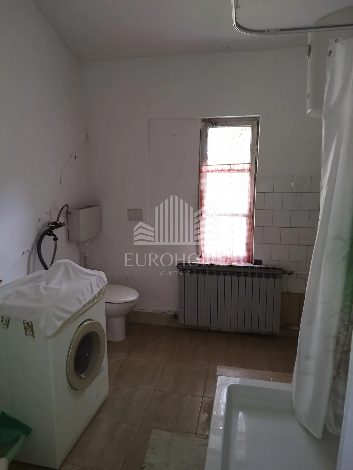 vila za renoviranje– investicijska prilika,uz sami centar otočca! - slika 14