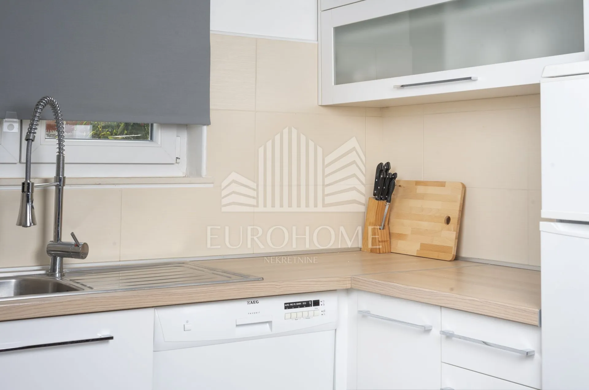 prilika! villa s bazenom 280m2, posedarje - slika 12
