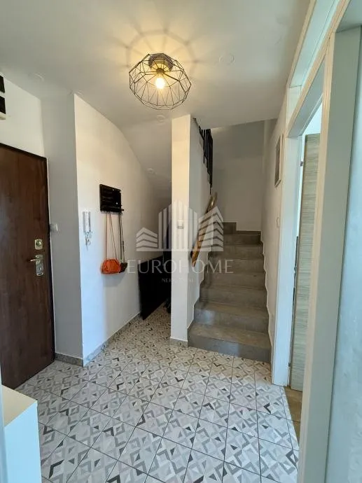 martinovka - adaptiran dvoetažni 4-s stan, 128.5 m², 2 lođe - slika 12