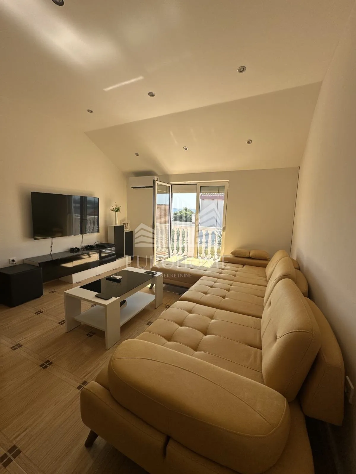 ZADAR- Četverosoban stan,130.00 m2, cjelogodišnji najam