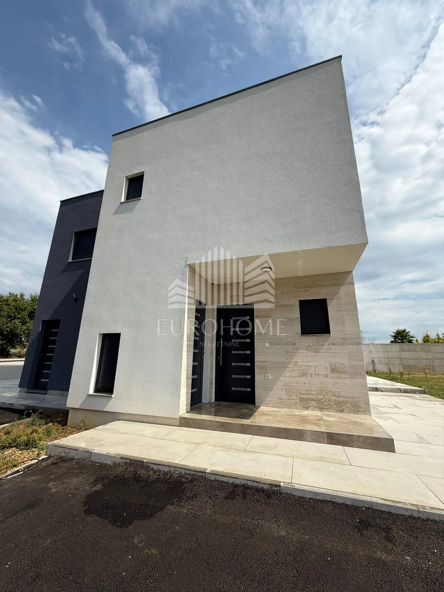 zaton, prekrasna kuća s bazenom (115 m2) + prostrana okućnica (250 m2) - slika 2