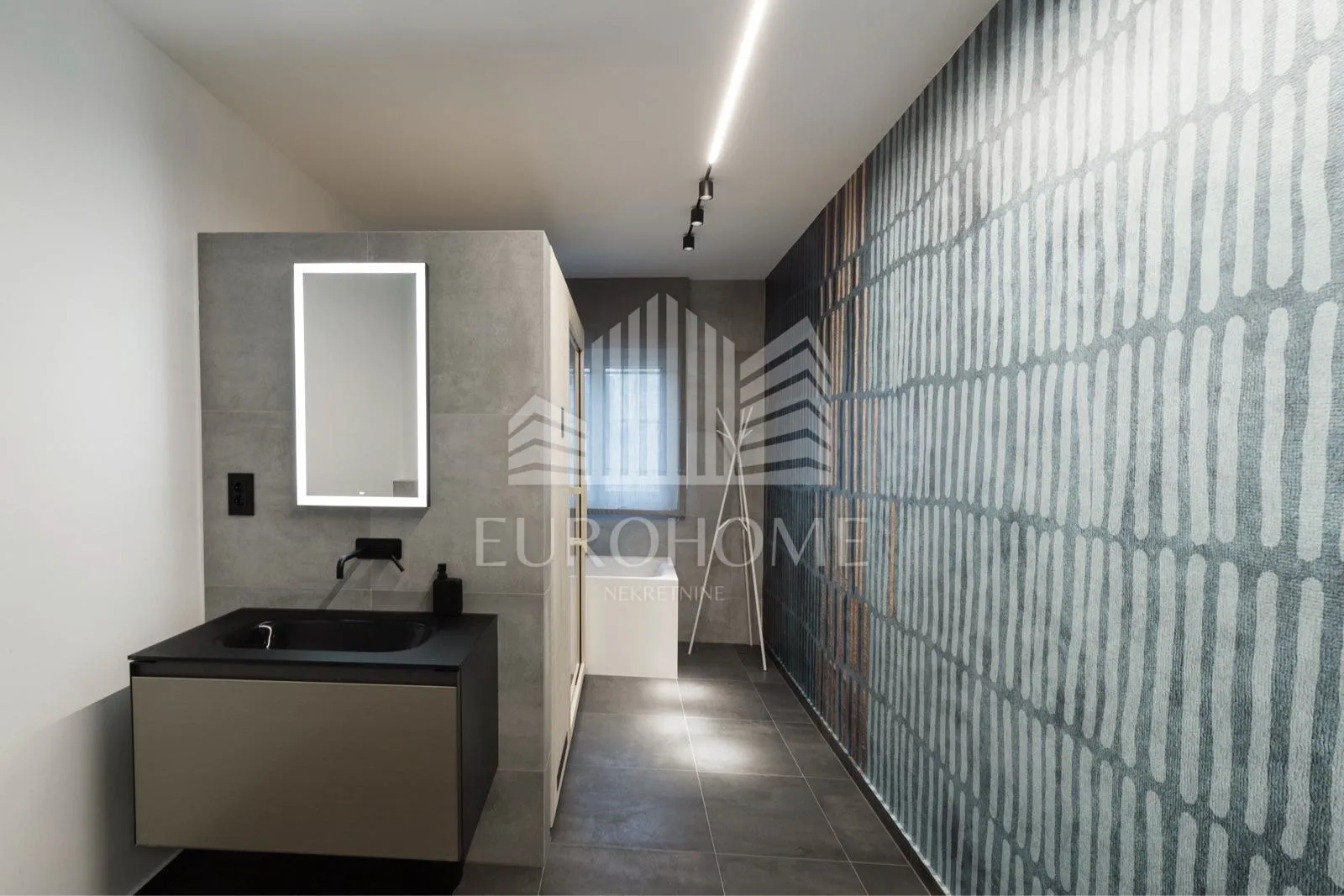 dizajnerski uređen stan 151 m2 terasa balkon garaža sauna - slika 14