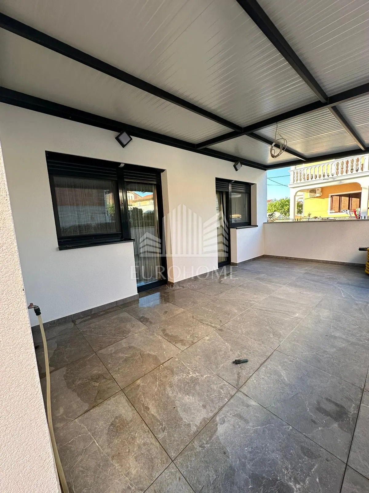 šibenik-vodice luksuzan kompletno namješten stan142.418m2 - slika 28
